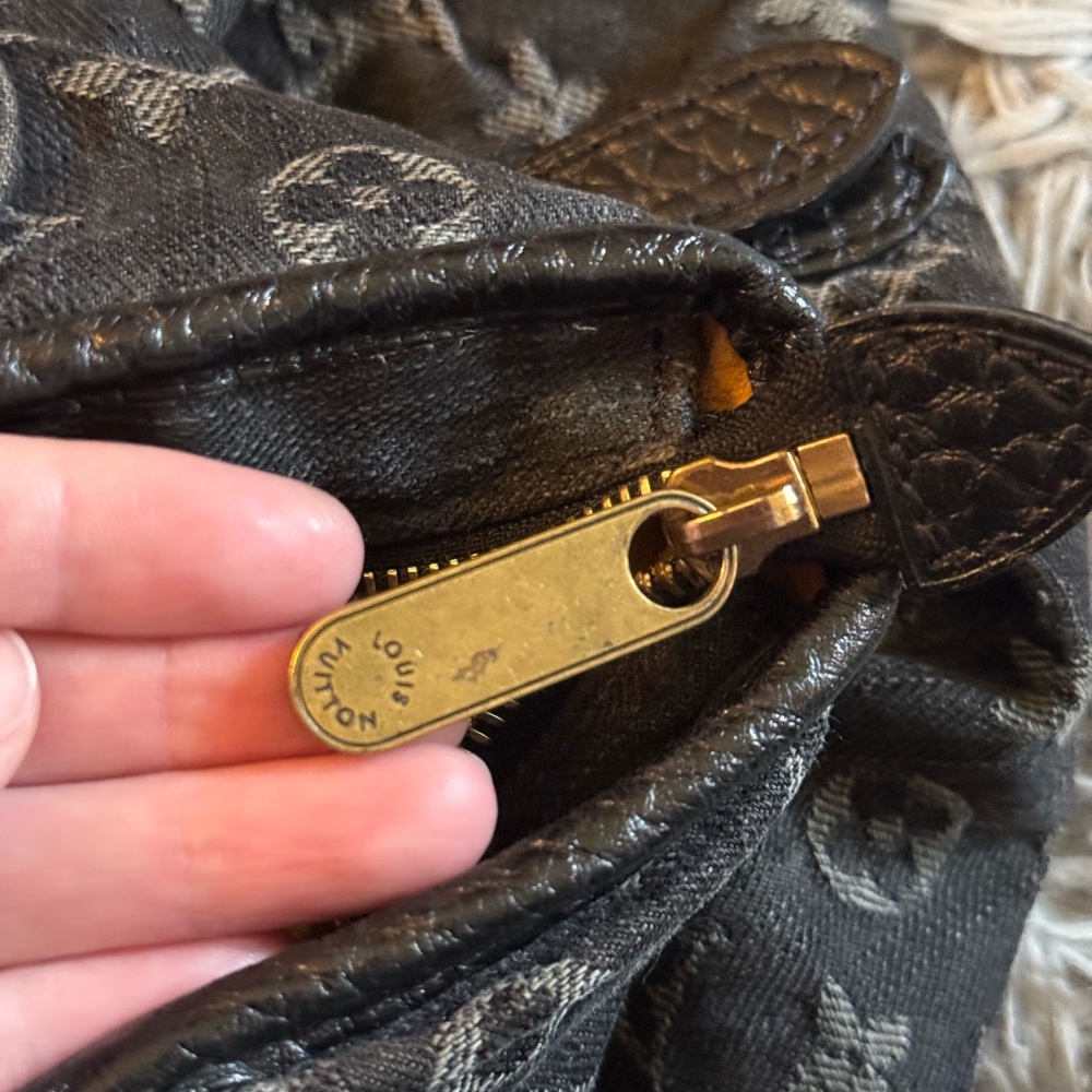 Louis Vuitton Gray Monogram Shoulder Bag - Picture 11 of 15